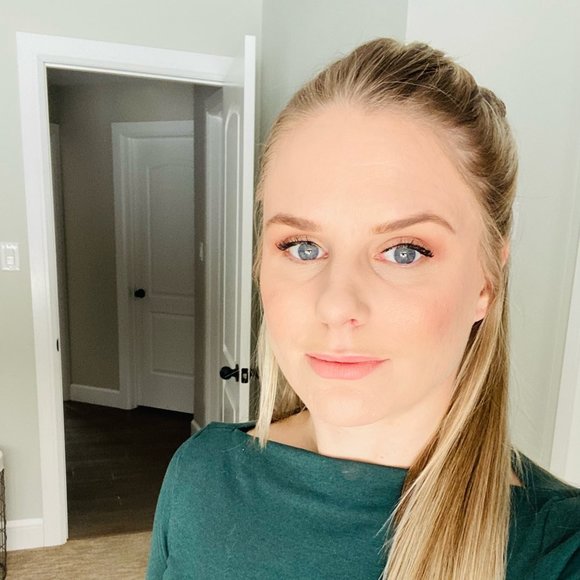 Meet your Posher, Stephanie - Picture 1 of 1